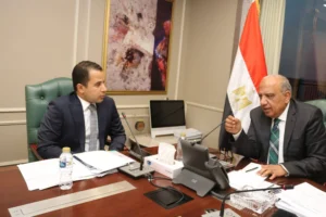 وزير الكهرباء يتابع مع مسئولي “جهاز تحيا مصر” مستجدات تنفيذ مشروعات الطاقة الشمسية وطاقة الرياح
