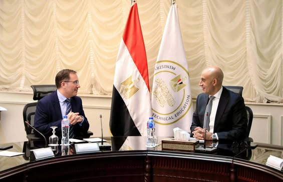 وزير التعليم يبحث مع سفير المملكة المتحدة تعزيز التعاون لتطوير جودة التعليم