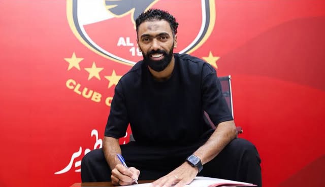 الأهلي ينجح في تجديد تعاقد حسين الشحات لموسمين