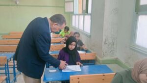 مدير تعليم أسيوط يتفقد لجان امتحانات الشهادة الإعدادية بمدارس أبوتيج في أسيوط