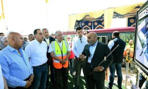 رئيس الوزراء ووزير النقل يتفقدان مجمع ألستوم الصناعي بالإسكندرية