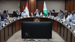 محافظ الجيزة يتابع ملفات تقنين أوضاع الأنشطة القائمة على أراضي الدولة