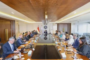 وزير التخطيط يبحث مع وفد البنك الدولي بدء العمل على صياغة “رؤية مصر 2040”