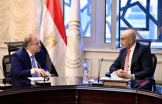 التعليم تبحث مع هيئة الدواءتعزيز التعاون لإعداد كوادر فنية متخصصة في قطاع الصناعات الدوائية