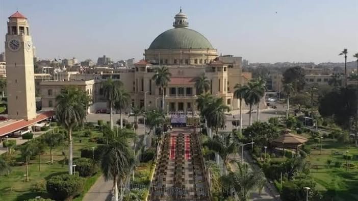جامعة القاهرة تحقق إنجازًا علميًا رائدًا في معالجة التلوث البلاستيكي باستخدام البكتيريا