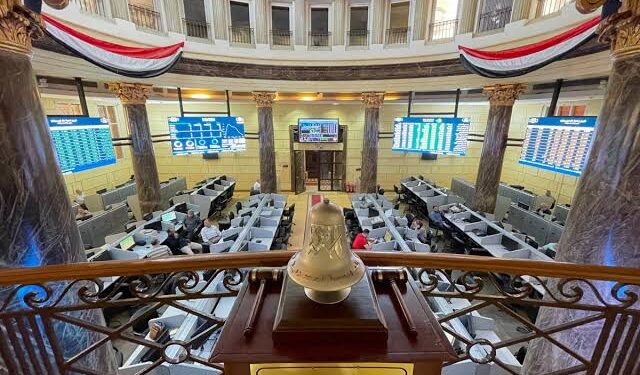 تداعيات الهبوط إلى «سوق مبتدئة»..  «خفض التصنيف» اختبار صعب يهدد البورصة المصرية