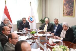 وزير الصحة يجتمع برؤساء مجلس إدارة الهيئة العامة للمستشفيات والمعاهد التعليمية