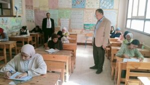 في اليوم الأخير.. وكيل تعليم أسيوط يتفقد ختام امتحانات الشهادة الاعدادية بلجان إدارة الفتح