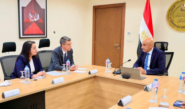 وزير التعليم يبحث مع وفد البنك الدولي تعزيز التعاون لدعم تطوير المنظومة التعليمية