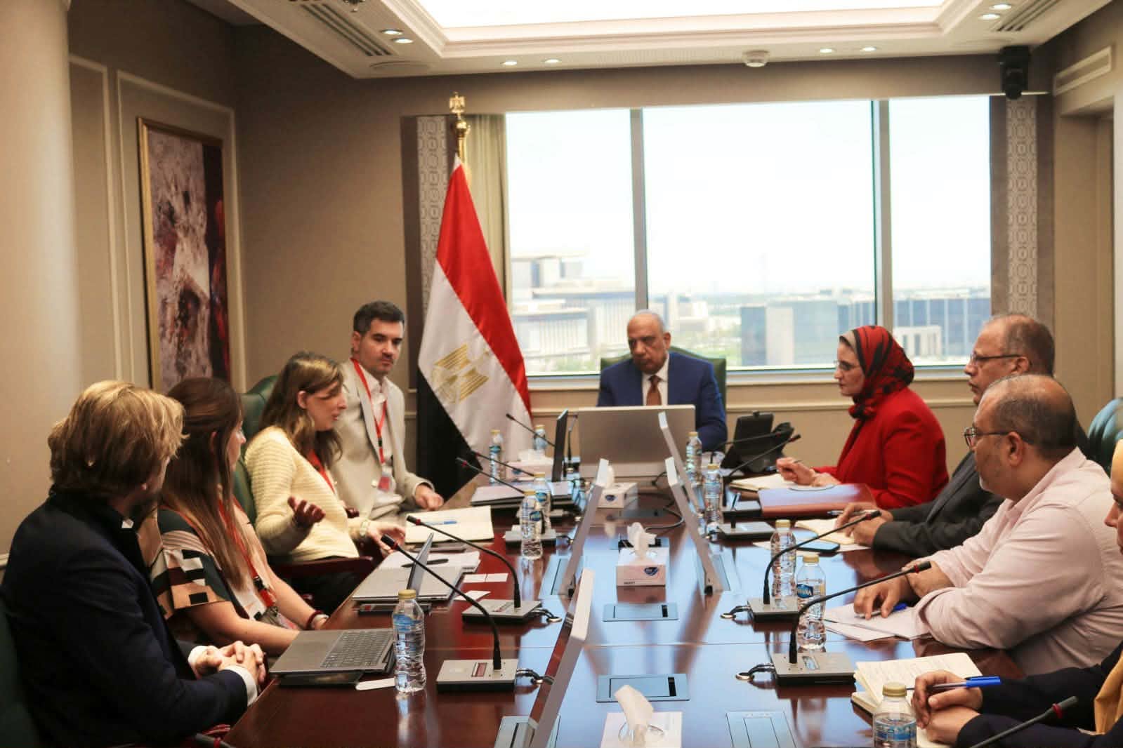 وزير الكهرباء يتابع مع “كوبولوزيس اليونانية” و “أفري” مشروع الربط الكهربائي