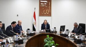 رئيس الوزراء يطلع على رؤية تطوير زراعة الكتان في مصر