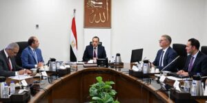 رئيس الوزراء يتابع جهود زيادة مخزون المنتجات البترولية