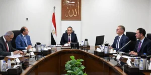 رئيس الوزراء يتابع جهود زيادة مخزون المنتجات البترولية
