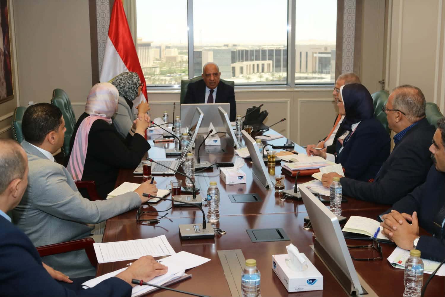 وزير الكهرباء يبحث مع محافظ الوادي الجديد سبل دعم الاعتماد على الطاقات المتجددة