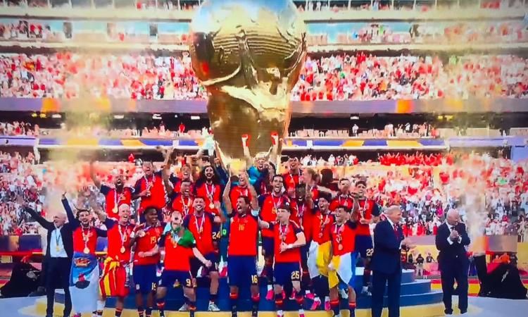 كأس العالم 2026.. الرئيس الأمريكي دونالد ترامب يتوج إسبانيا بالكأس ويشيد بنجاح المونديال