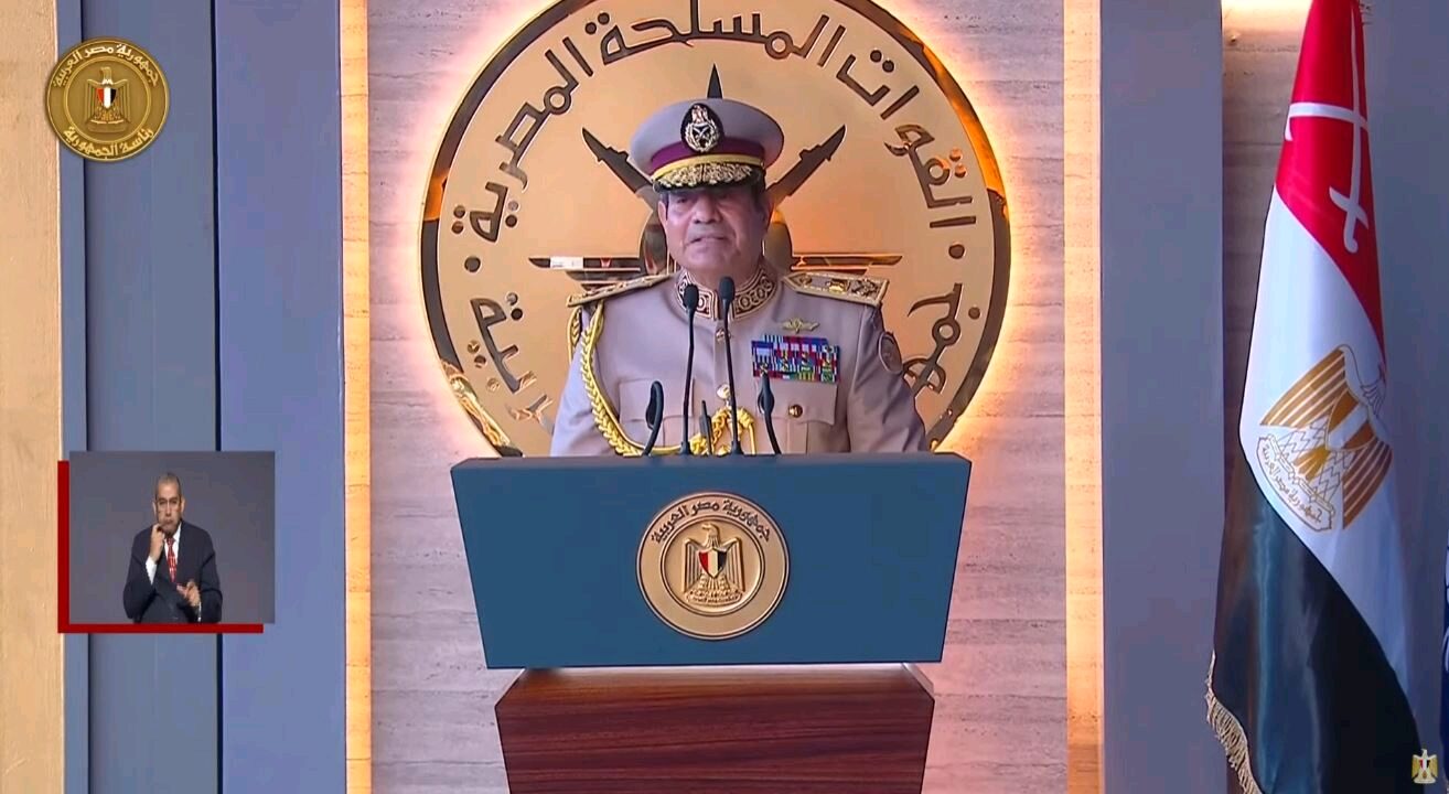 الرئيس السيسي يهنئ الشعب المصري بتأهل المنتخب في كأس العالم: “ربنا جبر خاطرنا”