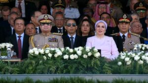 ​بحضور الرئيس السيسي وقرينته.. السلام الوطني يفتتح مراسم تدشين مقر القيادة الاستراتيجية بالعاصمة الإدارية