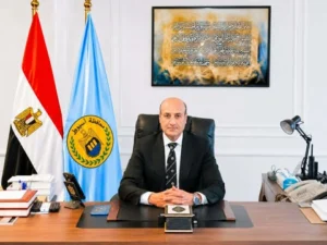 محافظ أسيوط يوقف أعمال النظافة ميدانيًا خلال ساعات الذروة بسبب موجة الحر
