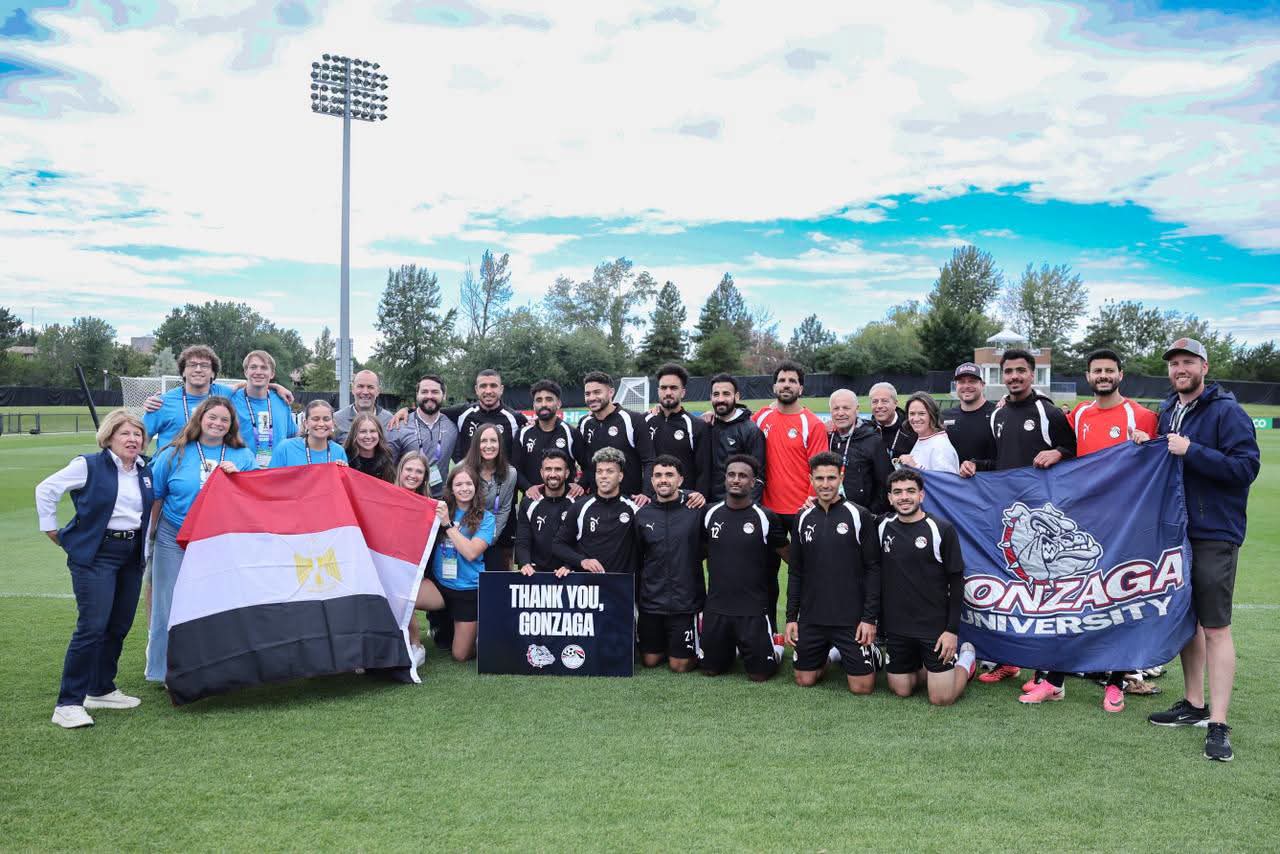 كأس العالم.. هدايا لجامعة جونزاجا في “سبوكين” بعد إستقبال تدريب منتخب مصر