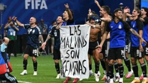 كأس العالم 2026.. وزير بريطاني يطالب الفيفا بالتحقيق مع الأرجنتين