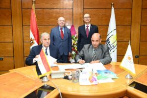توقيع بروتوكول تعاون لتدريب طلاب كلية اللغات والترجمة بمراكز اللغة بجامعة أسيوط