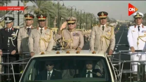 ​6 محطات تاريخية لظهور الرئيس السيسي بالزي العسكري.. من حرب الإرهاب إلى تدشين “الأوكتاجون”