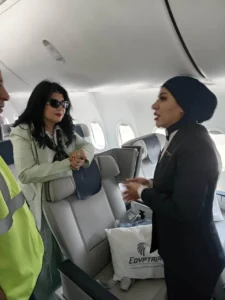 سهير موسى تتابع ميدانيًا منظومة تجهيز وجبات الطائرات وتؤكد: العاملون شركاء النجاح