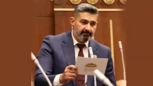 موقف أحمد أمين من أزمة حق الأداء العلني: ده قانون قديم