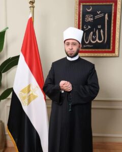 وزير الأوقاف يشيد بالدكتورة آمال إسماعيل التي أحرزت الدكتوراة في سن الثالثة والثمانين ويقرر تكريمها