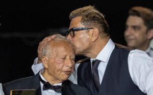 عمرو دياب ينعي الموسيقار الراحل هاني شنودة بكلمات مؤثرة