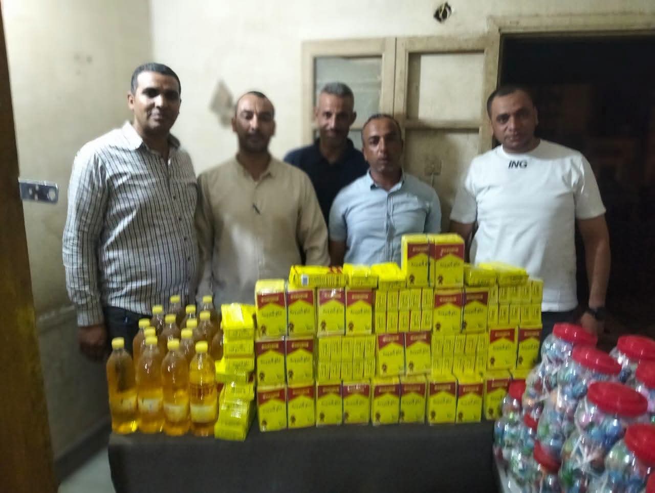 ضبط 4200 قطعة حلوى منتهية الصلاحية و160 عبوة شاي مجهولة بمنفلوط