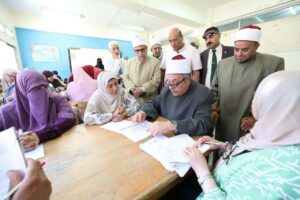 20 ألف مُقدِّرٍ ومُصحِّحٍ يشاركون في أعمال تصحيح الشهادة الثانوية الأزهرية بـ16 مركزًا على مستوى الجمهورية