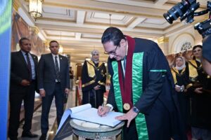 في ذكرى مرور 100 عام.. جامعة القاهرة تحتفي بكلية العلوم وتكرم روادها
