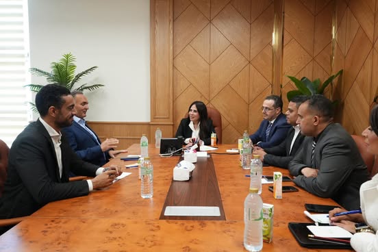 وزيرة الإسكان تتابع مع شركات التطوير والتسويق العقاري مواعيد تسليم المشروعات