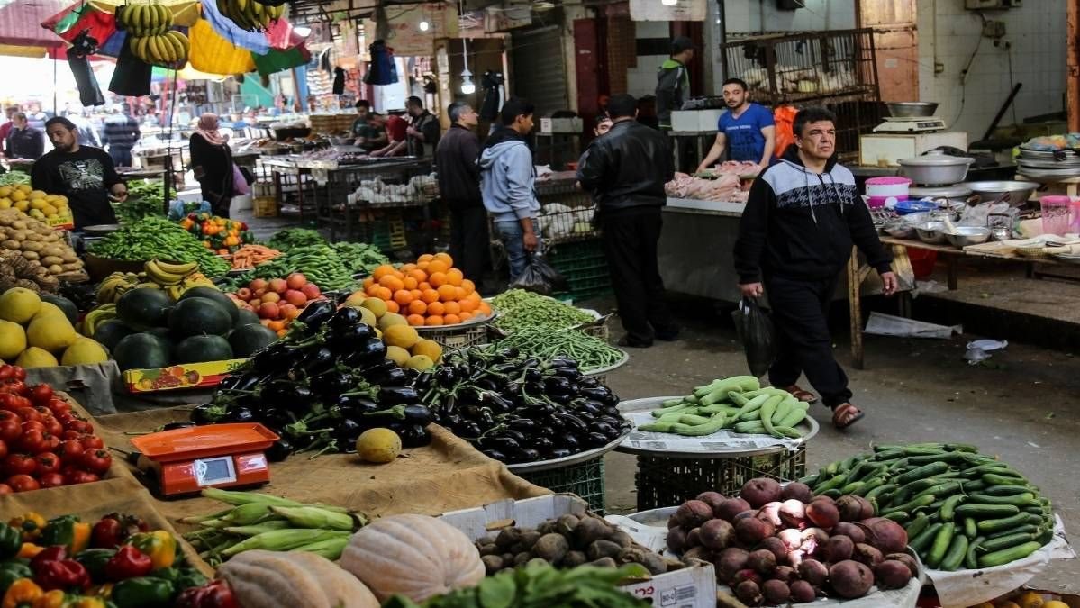 ارتفاع أسعار الخضروات وتباين الفاكهة بالأسواق اليوم