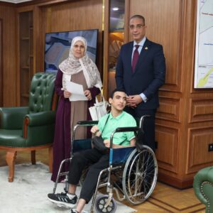 محافظ الجيزة يلتقي عددًا من المواطنين من ذوي الهمم لتوفير فرص عمل مناسبة لهم