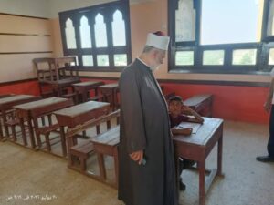 رئيس منطقة سوهاج الأزهرية يتفقد امتحانات الدور الثاني للنقل للاطمئنان على سير اللجان