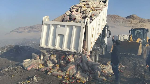 تموين سوهاج يُعدم 39 طن أرز وسكر فاسد بالجبل الغربي