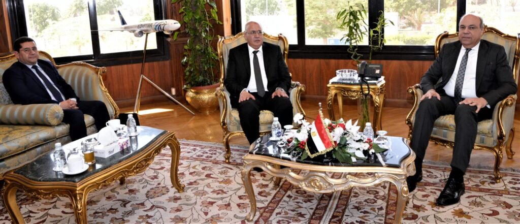وزير الطيران المدني يستقبل مدير  عام المنظمة العربية للطيران المدني لبحث آفاق التعاون المشترك بين الجانبين