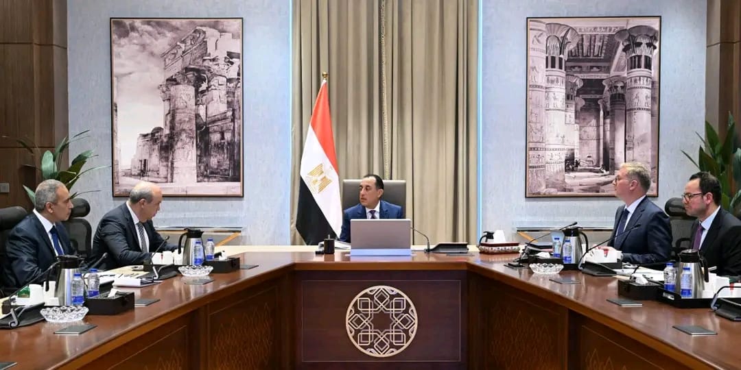 رئيس الوزراء يتابع مع وزير الطيران المدني ووزير البترول ملفات التعاون المشترك لتأمين احتياجات القطاع ودعم إنتاج وقود الطيران المستدام