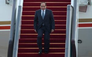 عاجل.. الرئيس السيسي يصل إلى الدوحة