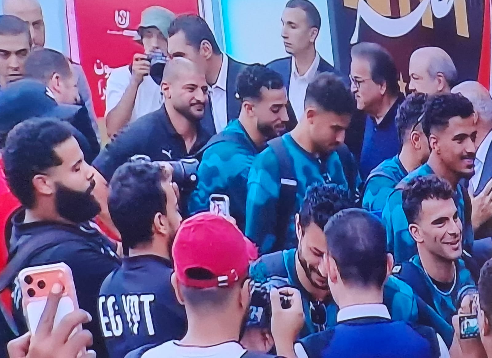وزير الطيران ورئيس المصرية للمطارات في مقدمة مستقبلي الفراعنة بمطار العلمين.. استقبال رسمي يليق بأبطال مصر