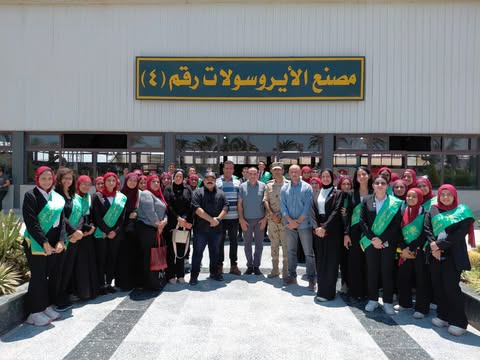 وفد من طلاب جامعة القاهرة يزور شركة النصر للكيماويات الوسيطة لدعم الاقتصاد الوطني