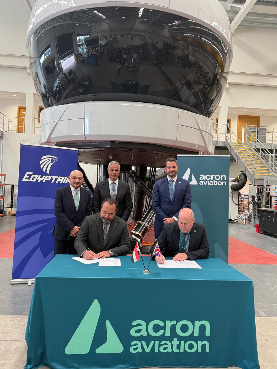 مصر للطيران ترسخ ريادتها الإقليمية في صناعة التدريب الجوي.. وتجدد شراكتها الاستراتيجية مع Acron Aviation