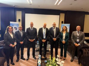 وزير الطيران يعقد سلسلة لقاءات ثنائية مع رؤساء المنظمات الدولية والوفود المشاركة لتعزيز التعاون في مجال النقل الجوي.*