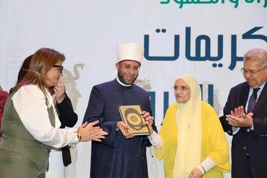 وزير الأوقاف: العلم رسالة لا يحدها عمر.. والدكتورة آمال إسماعيل نموذج ملهم للإرادة والصمود