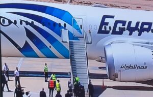 مطار العلمين يستقبل أبطال الفراعنة.. ومصر للطيران تنقل بعثة المنتخب في رحلة وطنية تليق بالإنجاز