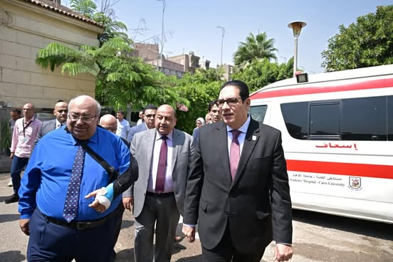 رئيس جامعة القاهرة يتفقد تطوير مستشفى الطلبة