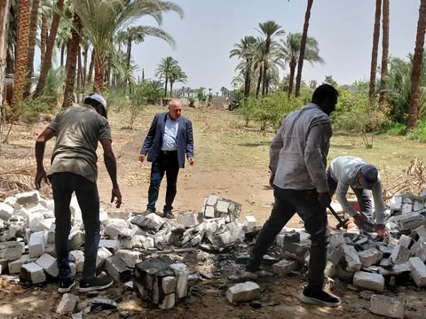 إزالة 12 حالة تعدي على أملاك الدولة وبناء مخالف بعدد من المراكز والأحياء بأسيوط