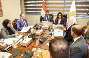 وزيرا التنمية والصناعة يبحثان مع رئيس هيئة تنمية الصعيد آليات دعم مشروعات الهيئة بالمحافظات